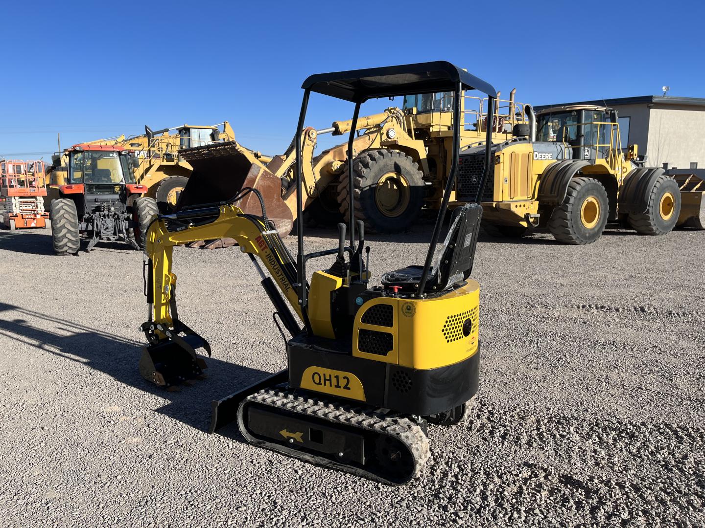 ./imagenes/INVOICE/2019/17383/MINIEXCAVADORA AGROTK QH12 (5).JPG